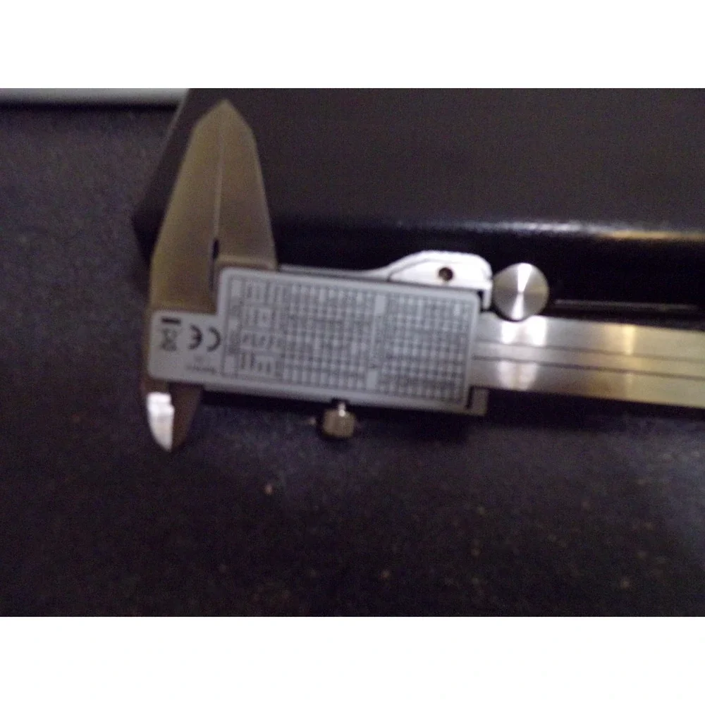 Electronic Digital Caliper 0-150mm With Case and Battery and instructions